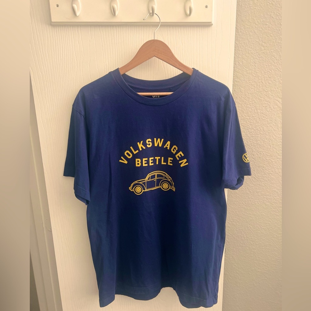 Uniqlo T-Shirt
Size XL Navy